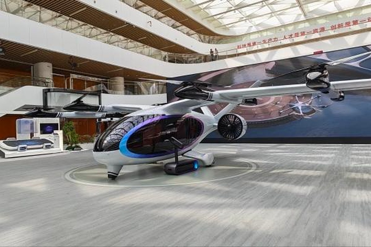 Close-up of the GAC eVTOL flying car prototype in the Future Tech Exhibition Hall