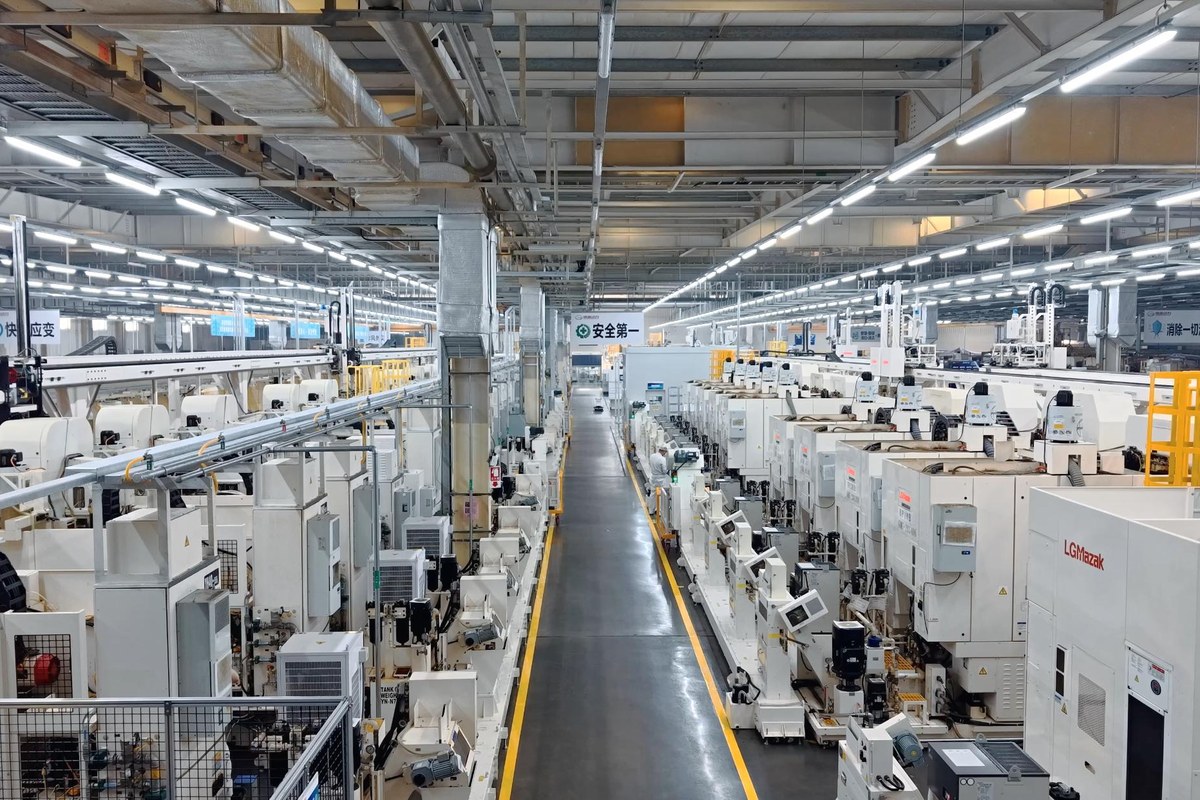 Interior of the GAC Trumpchi digital powertrain machining plant with CNC lines
